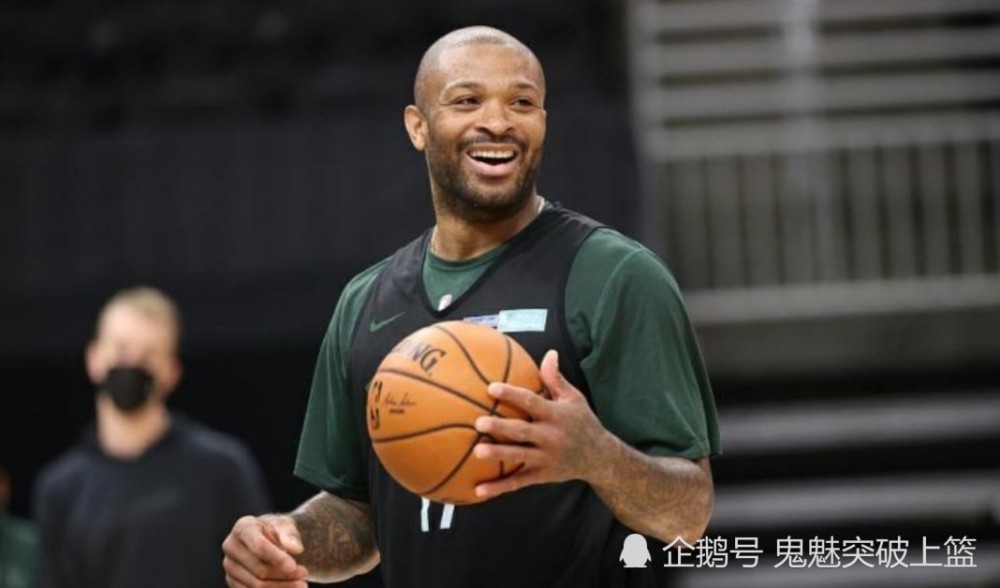 关于赛地聚焦——足总杯冲刺阶段热度飙升；密尔沃基雄鹿迎来里程碑；气氛紧张；团队化学反应显著的信息