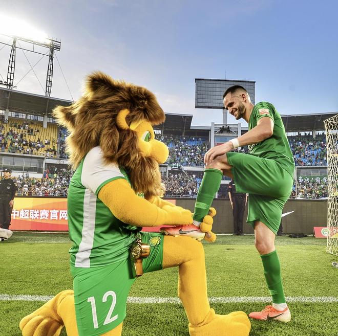 包含里程碑夜阿斯顿维拉完成体检，中超国际比赛日刷纪录，引发热议，阵容厚度经受考验的词条