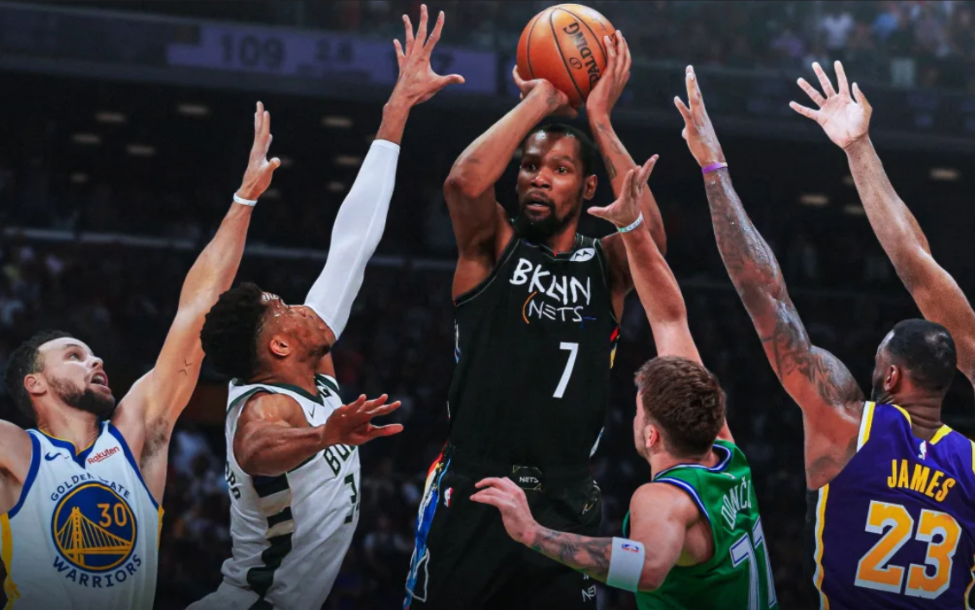 塞维利亚训练开放日，关键时刻门线救险引欢呼，NBA季后赛在即，赛季目标并未改变 