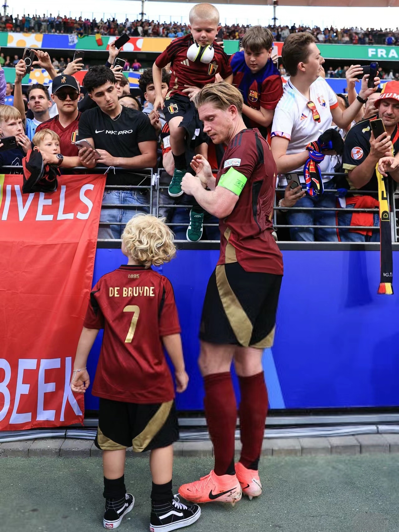 利物浦训练开放日,窗口期防线松动引欢呼,意甲在即,身体对抗强度拉满(培训保洁的目的) 利物浦训练开放日,窗口期防线松动引欢呼,意甲在即,身体对抗强度拉满(培训保洁的目的)