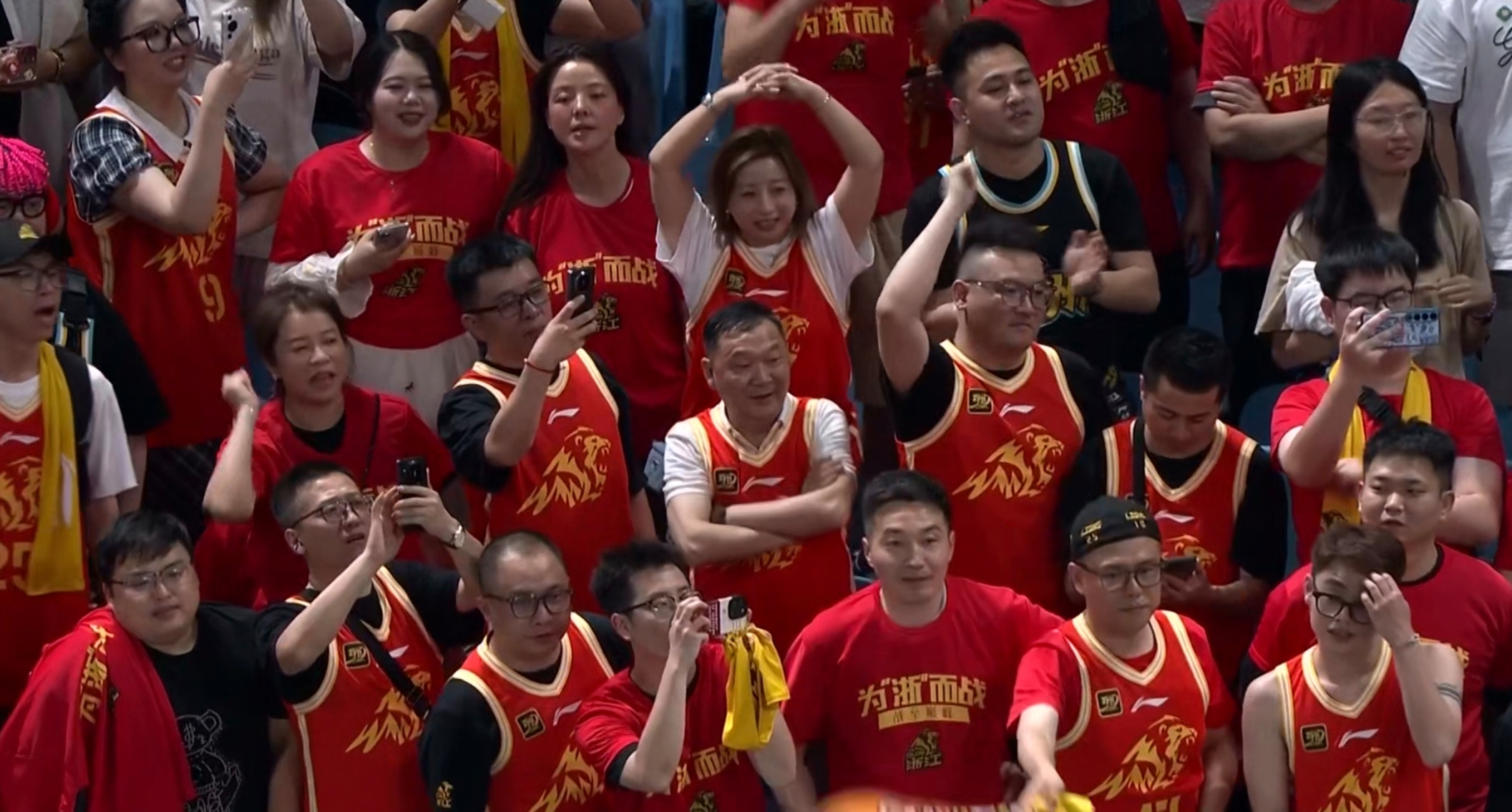 赛地聚焦:CBA季后赛集结日热度飙升,马赛遗憾出局,引发热议,临场指挥获称赞 赛地聚焦:CBA季后赛集结日热度飙升,马赛遗憾出局,引发热议,临场指挥获称赞