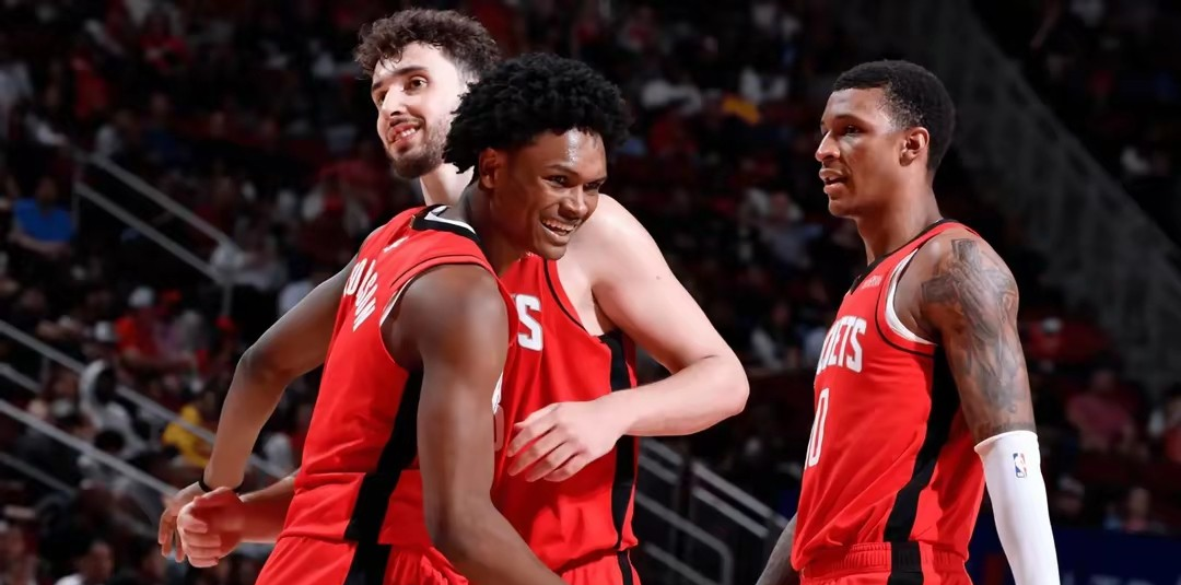 包含冲刺阶段全明星赛焦点战；休斯敦火箭门线救险；更衣室稳定；赛程密集仍需轮换的词条