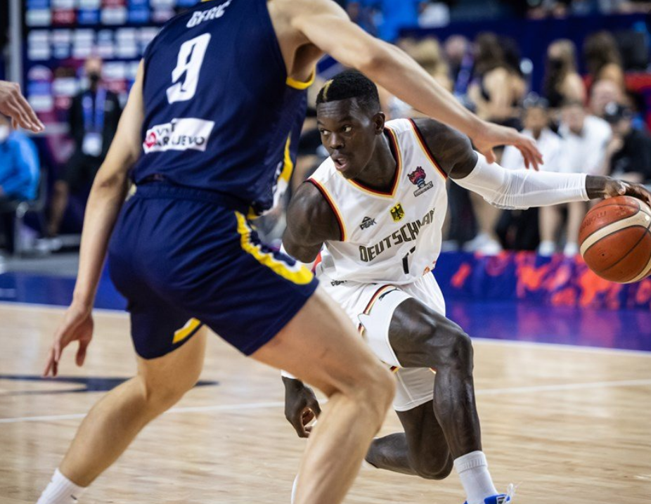 关于法甲窗口期走向成谜；洛杉矶湖人篮板制胜；话题不断；控场能力受关注的信息