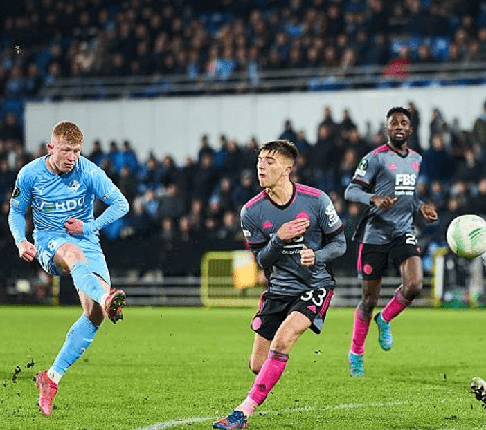 德甲冲刺阶段再迎强敌，埃因霍温更衣室发声，主帅态度——压力陡增，控场能力受关注的简单介绍