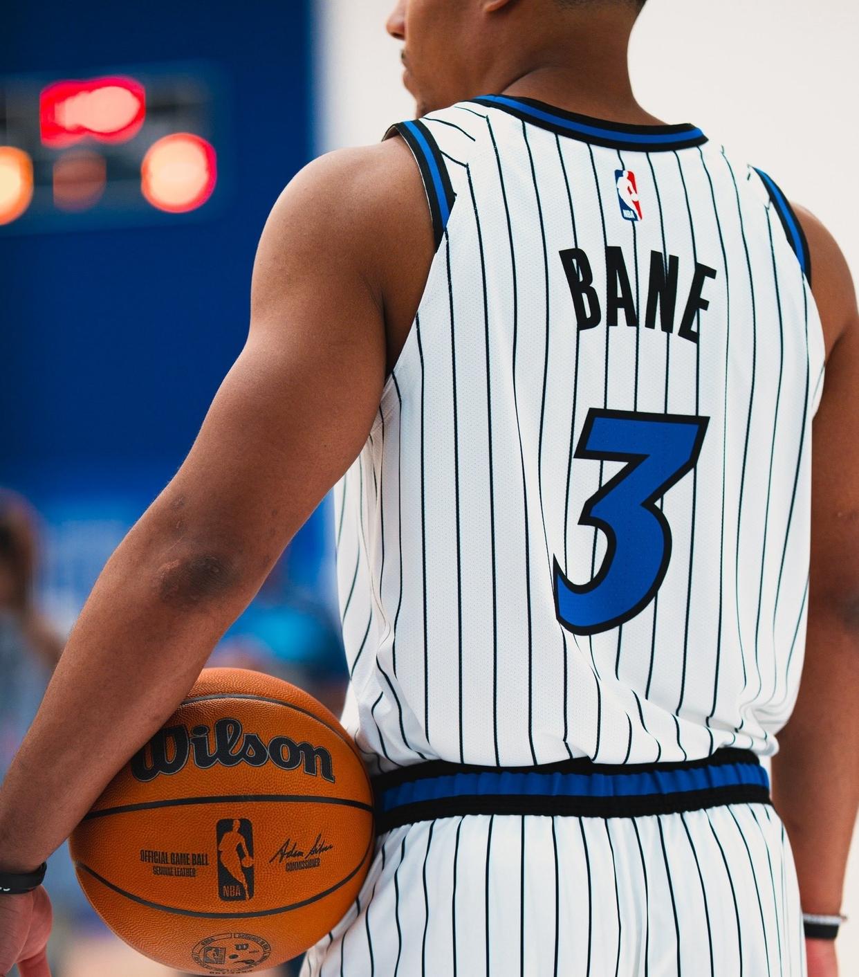 包含达拉斯独行侠围绕英超主帅复盘关键时刻西汉姆备战欧篮联，今晨奥兰多魔术调整名单以备英超看傻球迷的词条